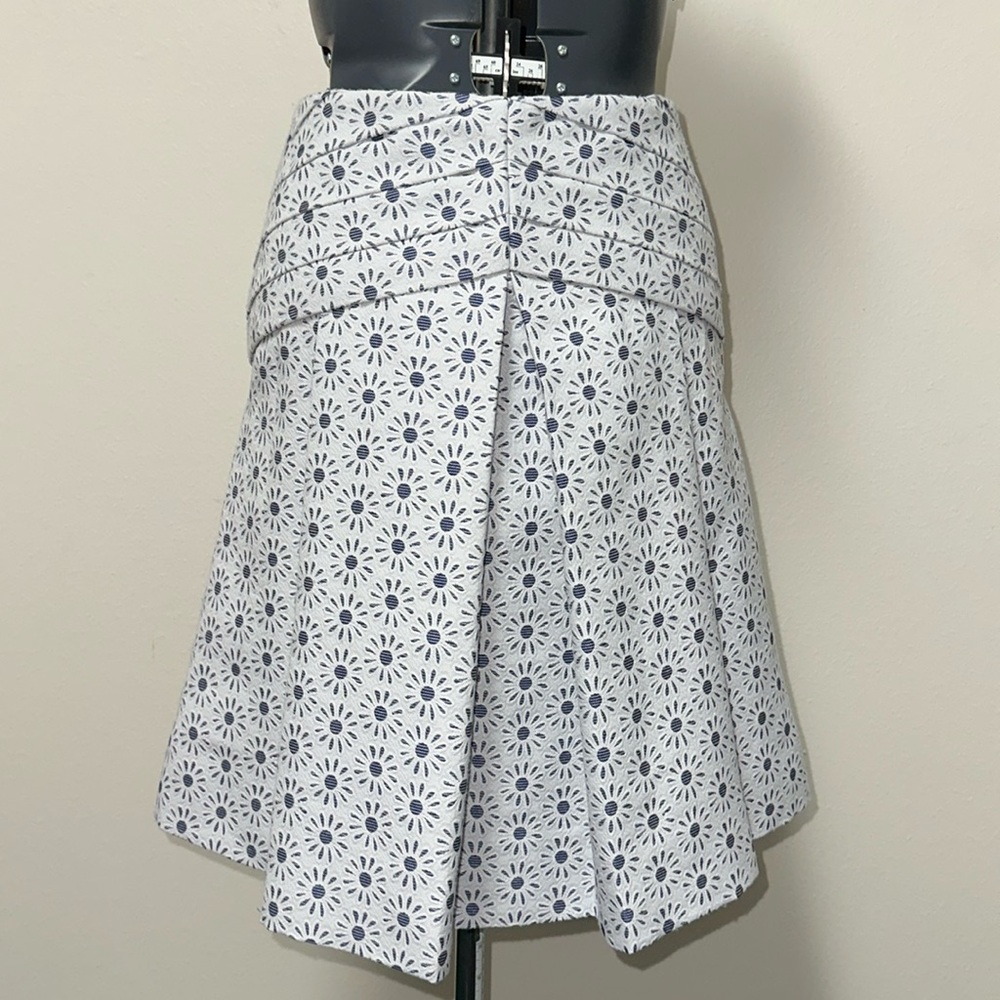 Pleated skirt.size Small,waist 271/2,hips 37.